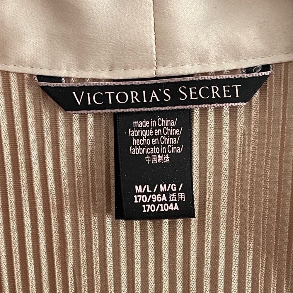 Victoria's Secret Shimmering Beige Pleated Pajama Set - Picture 3 of 6